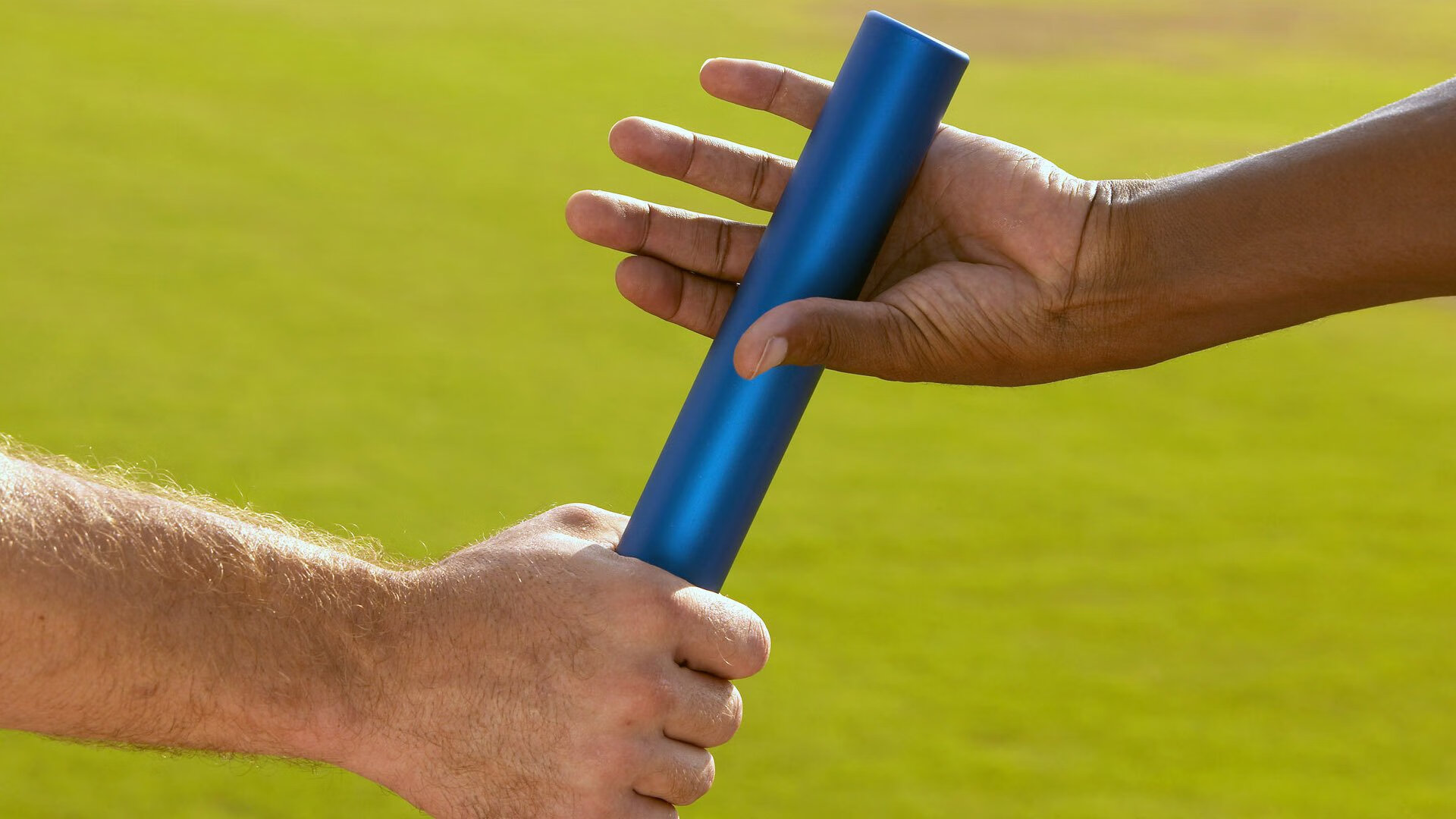 当米切尔的引擎在街道咆哮，步行者的绝杀在高原回响